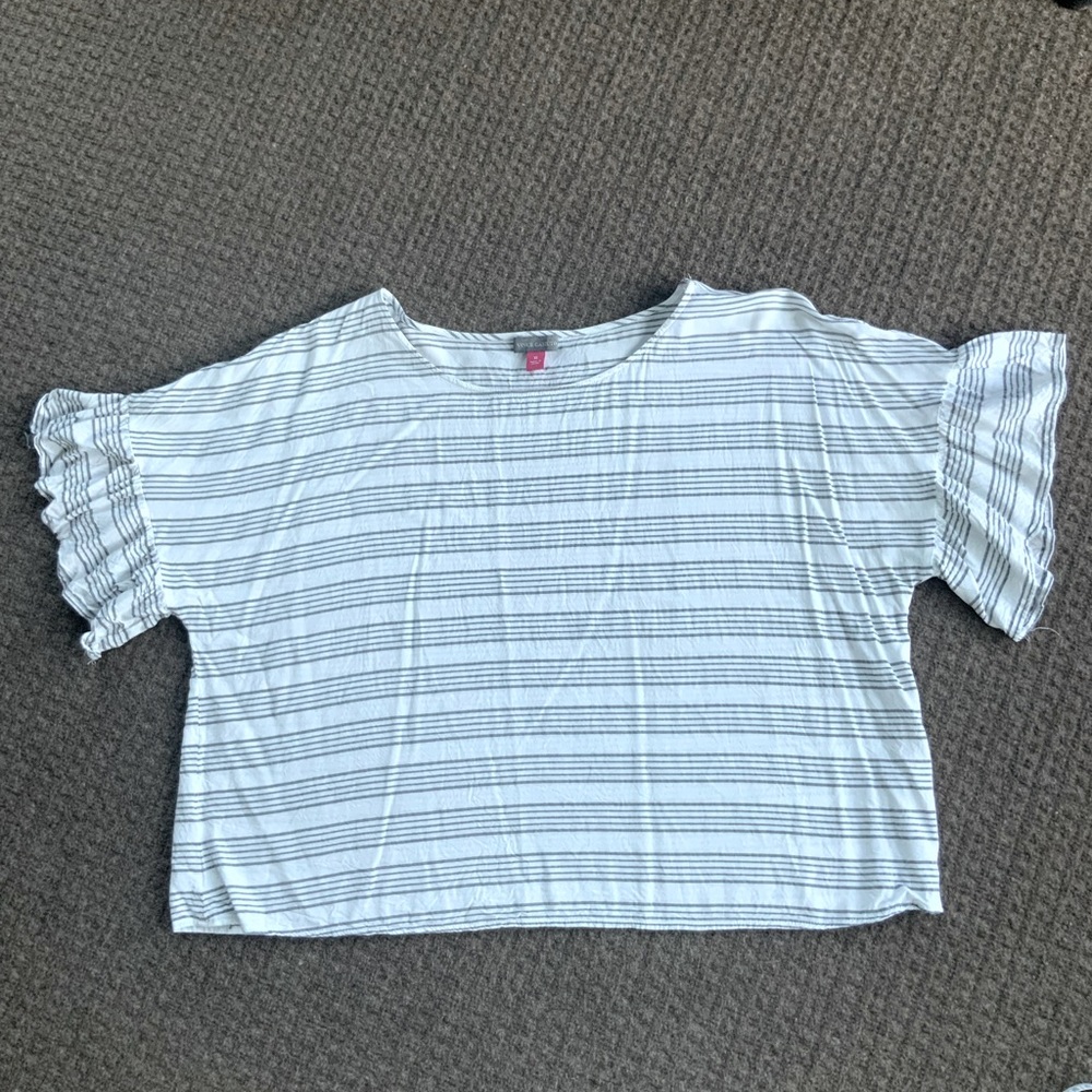 Short sleeve, light weight top